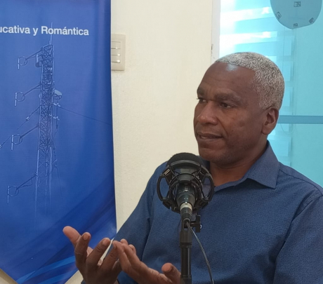 Docente del IEESL publicará libro sobre la tradición del besamano